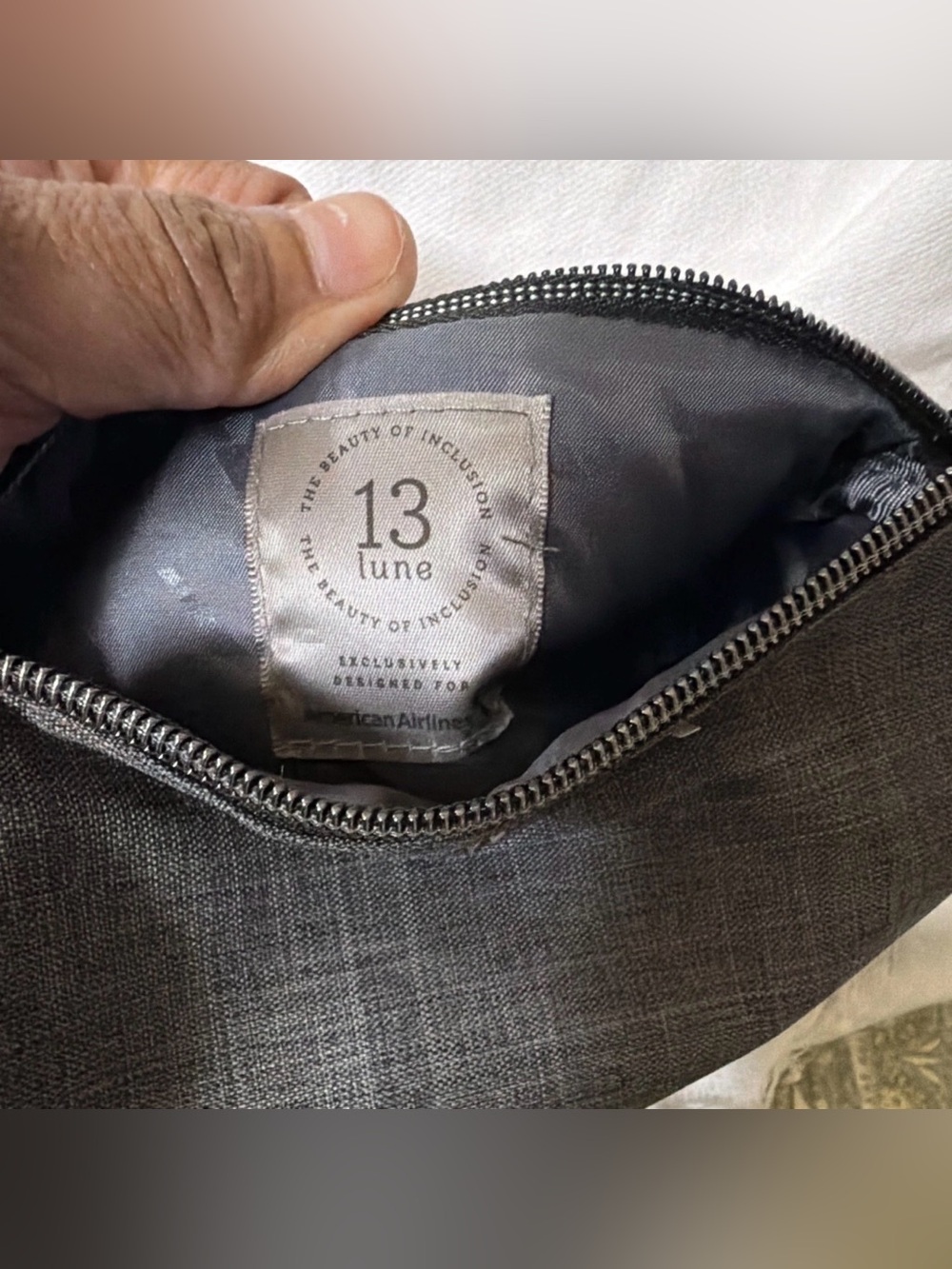 Men's 13 lune Flagship x Formia Gray Cylindrical Zippered Travel Pouch Red Handl - Picture 5 of 7